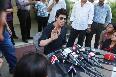 shah-rukh-khan-holds-press-conference-about-the-wankhede-stadium-mca-controversy-brawl-at-his-villa-mannat-in-mumbai - photo16