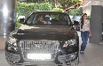 soha-ali-khan-snapped-with-her-audi-q7-at-hotel-sun-n-sand - photo3