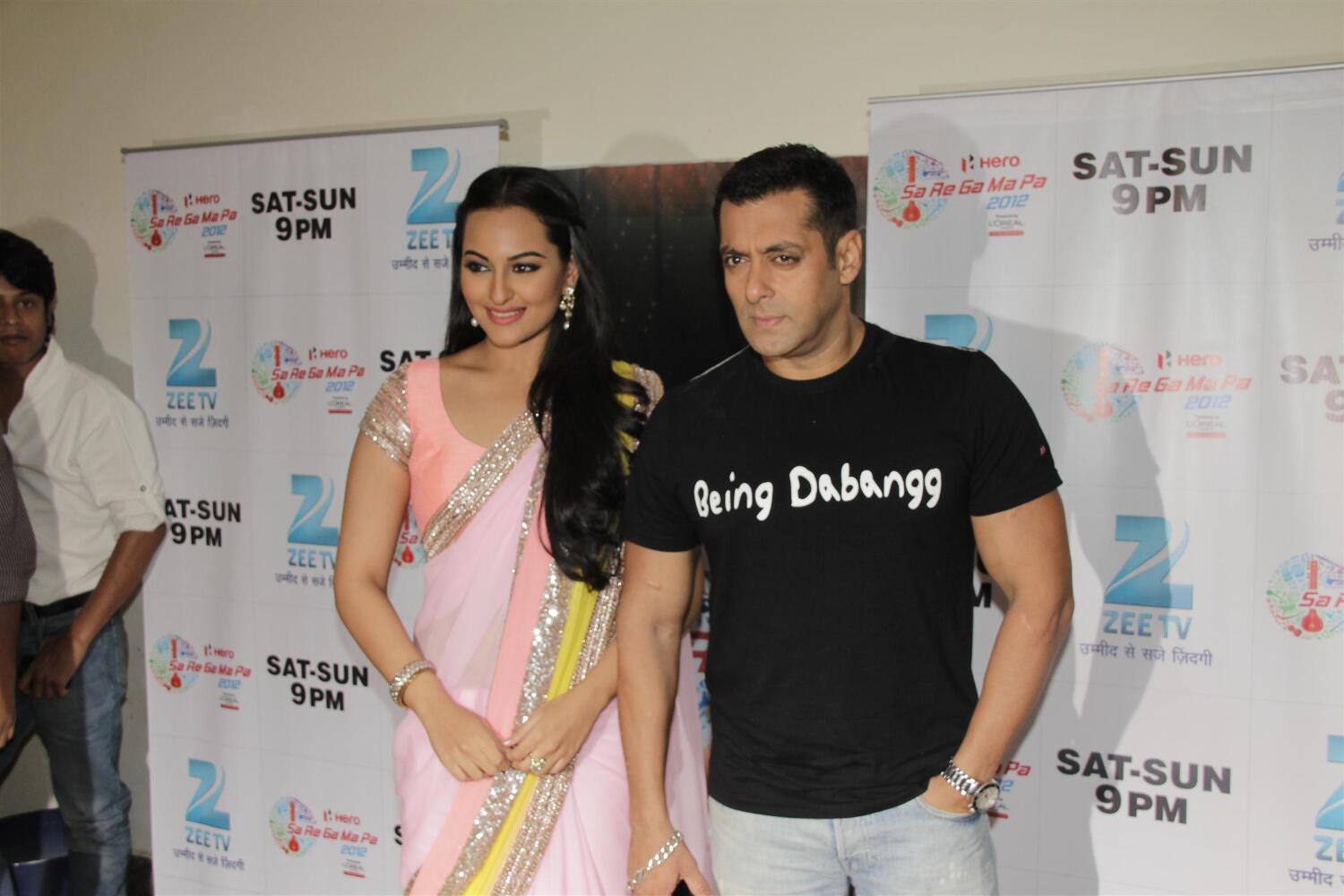 Salman Khan With Sonakshi Sinha At Dabangg 2 Promotions On Sa Re Ga Ma Pa Sets In Mumbai 1