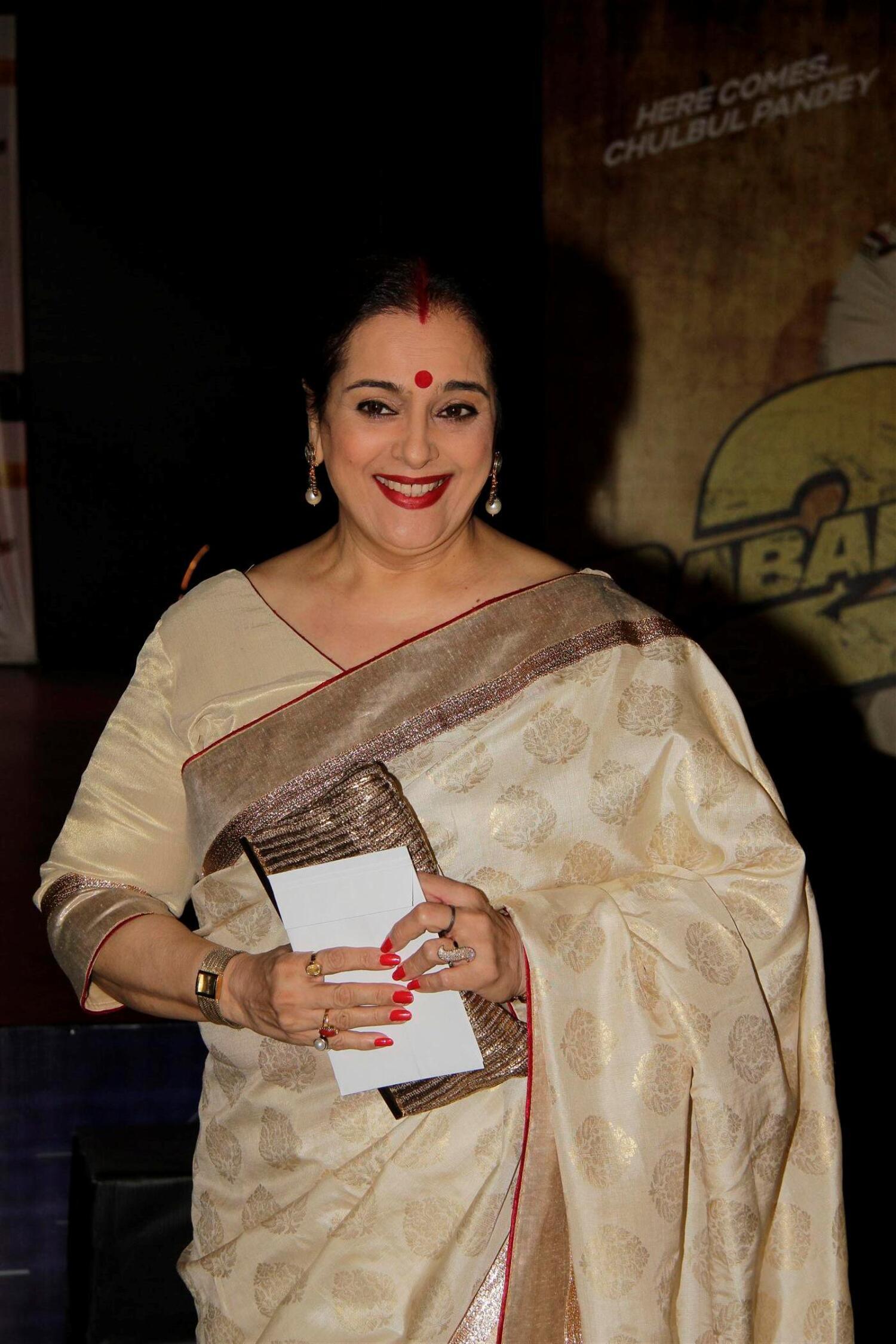 Poonam Sinha at DABANGG 2 Premiere at PVR Cinemas in Mumbai : rediff