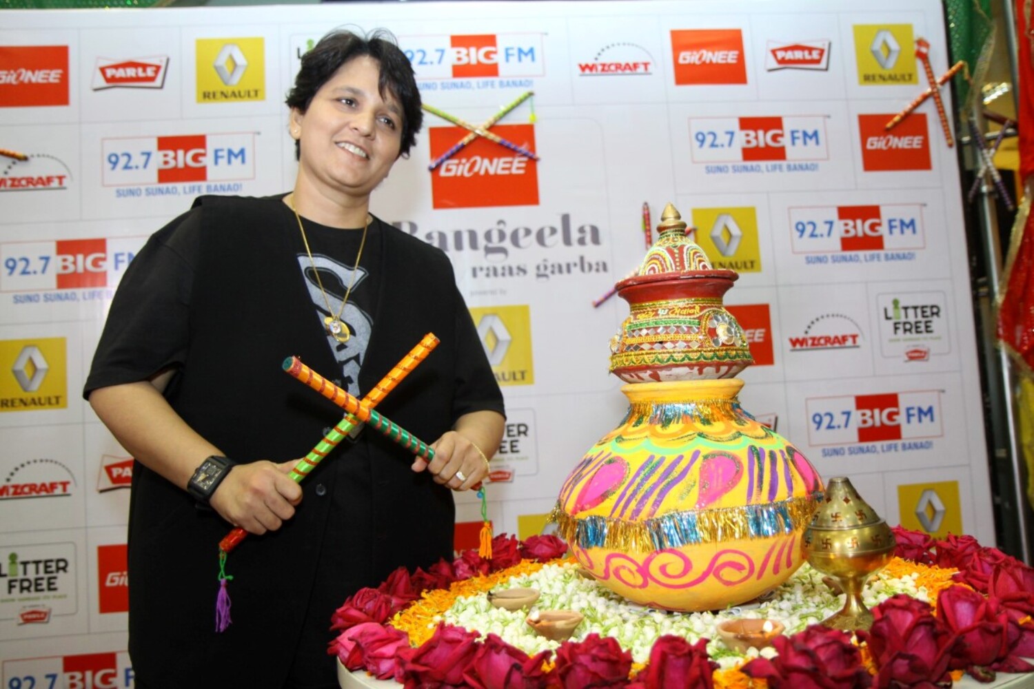 Singer Falguni Pathak At Navratri 2014 Special Show At BIG FM Studios ...