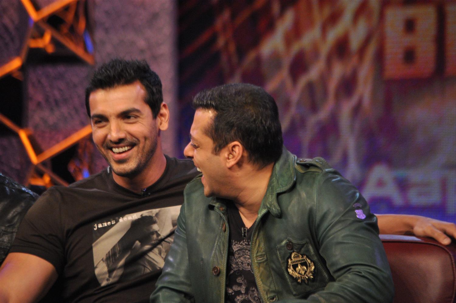 Salman Khan interacting with John Abraham on BIGG BOSS Season 5 sets 2