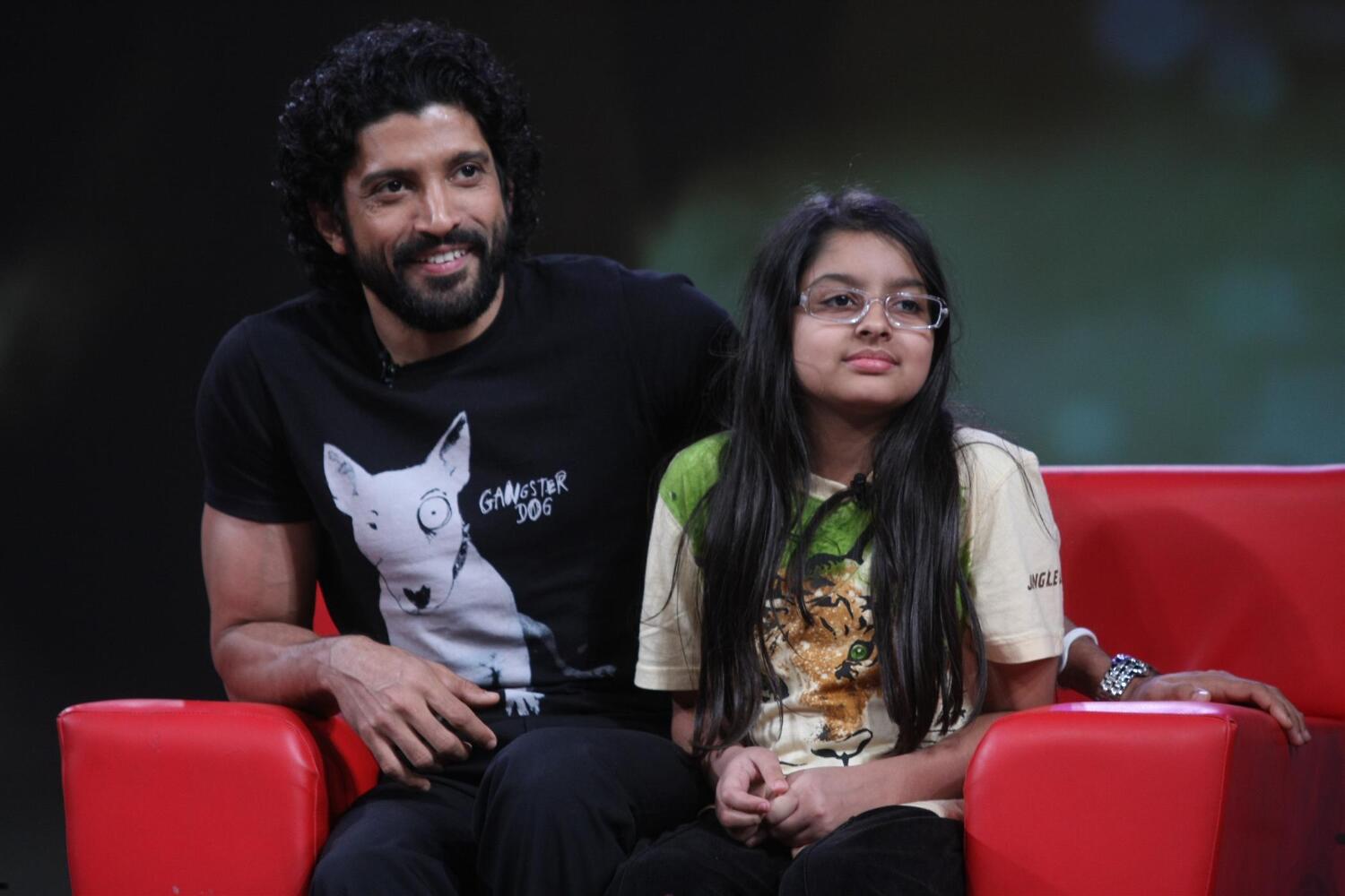 Farhan Akhtar With Daughter Shakya Shooting For Ndtv Chat Show Issi Ka Naam Zindagi At Yrf Studios In Mumbai 2 Rediff Bollywood Photos On Rediff Pages Free shakya akhtar for android. rediff com pages rediffmail