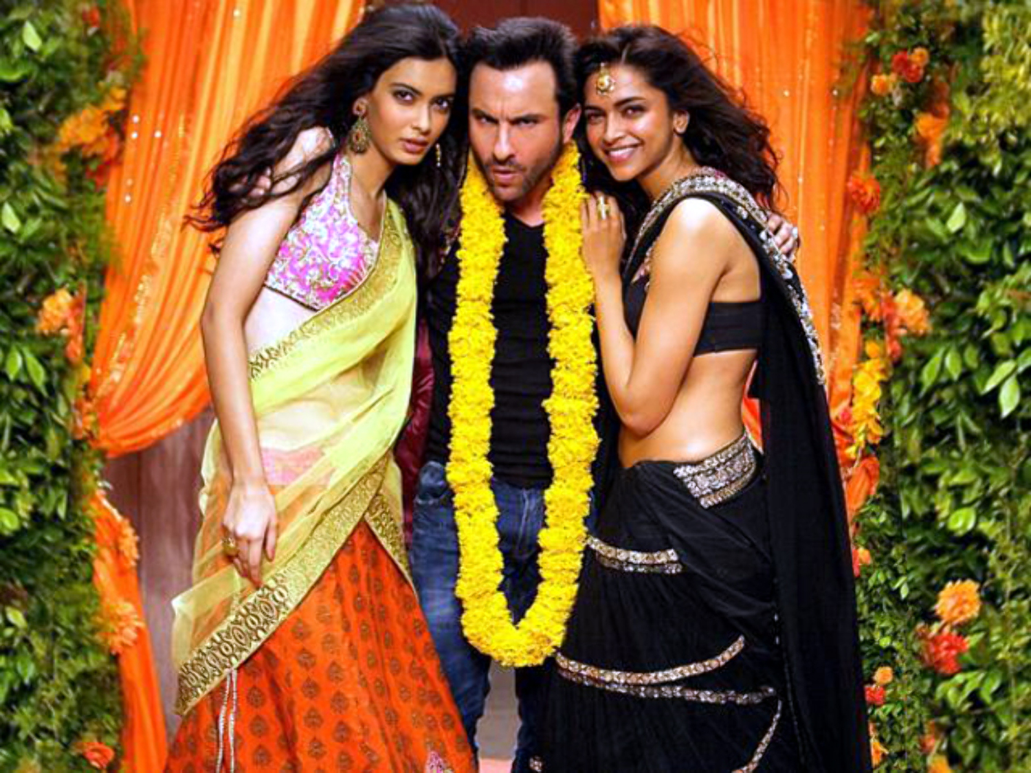 Deepika Padukone Diana Penty Saif Ali Khan Cocktail Movie Stills Diana Penty Photos On Rediff 8500