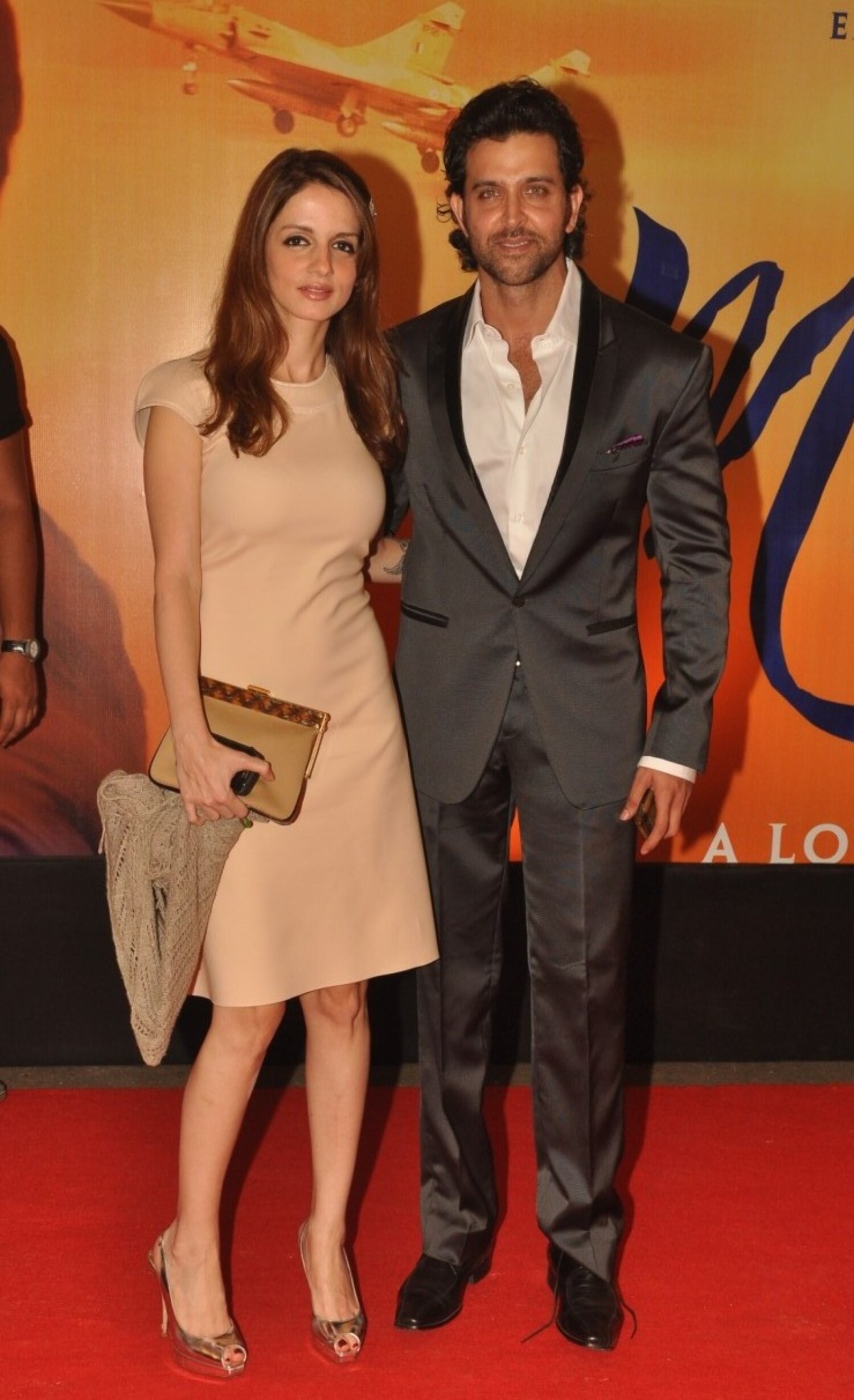 Hrithik Roshan posing with his wife Sussanne Roshan 1 : rediff