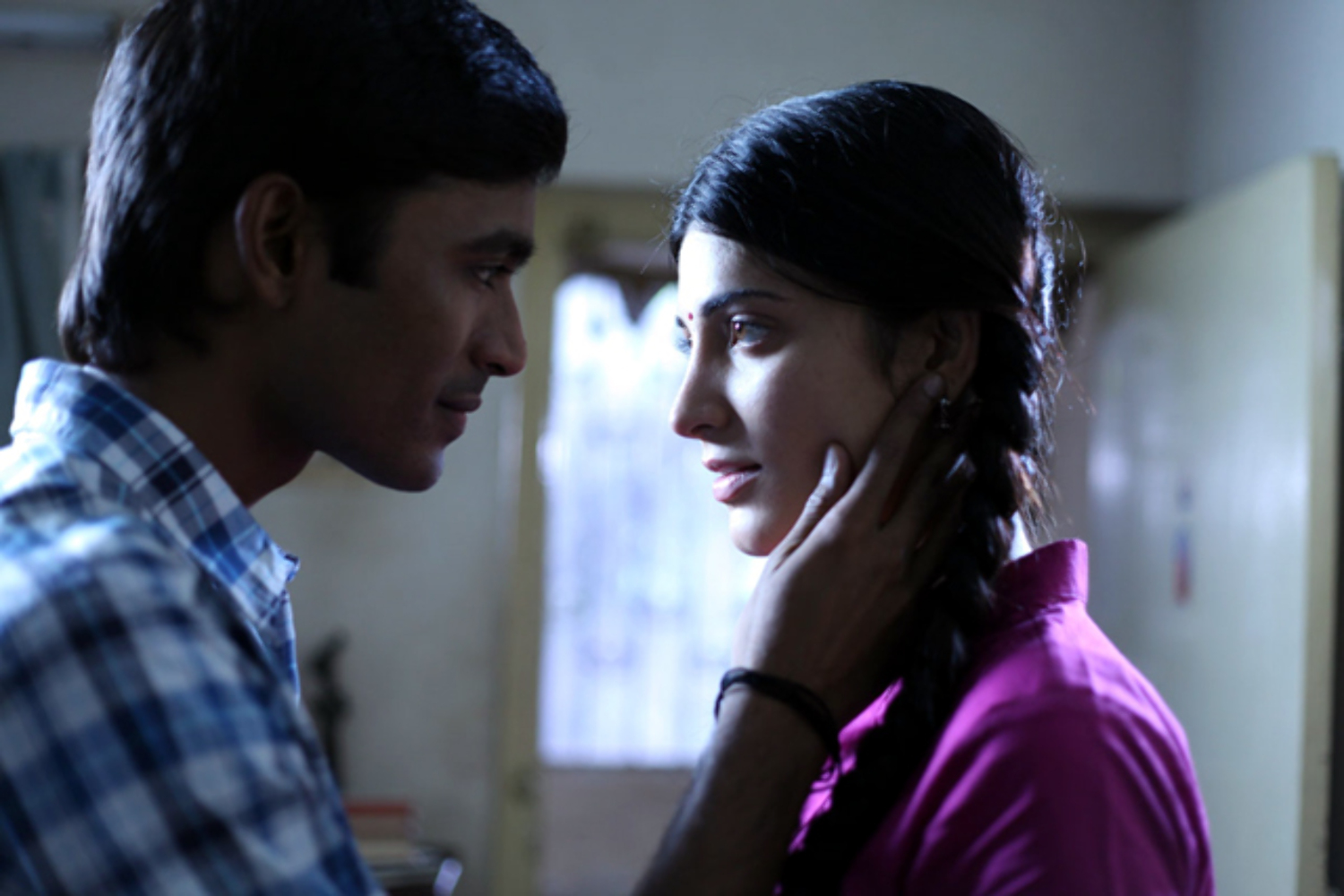 Dhanush Shruti Hassan 3 Tamil Film Stills 3 Tamil Movie On Rediff Pages