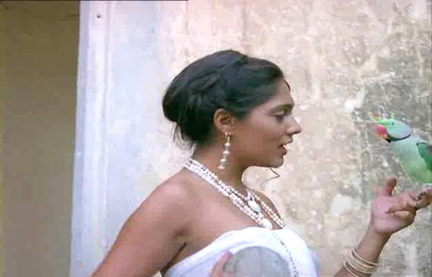 Anu Agarwal Movie Shot Oomph Moment Photo 3 From Album Anu Agarwal