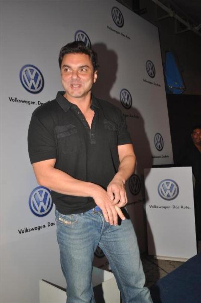 bollywood celebs at planet volkswagen launch at blue frog-photo28