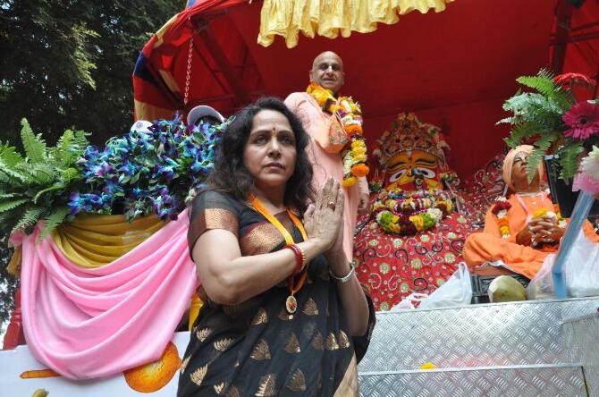 hema malini and govinda at the inauguration of jagannath yatra celebrations-photo6