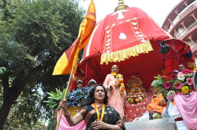 hema malini and govinda at the inauguration of jagannath yatra celebrations-photo7