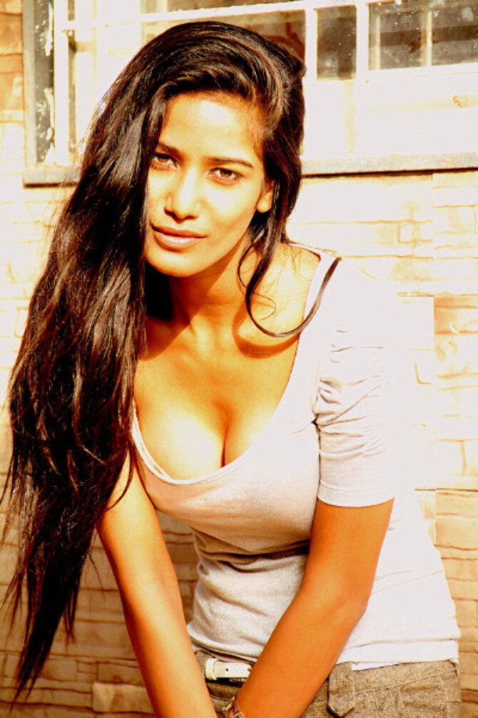 Poonam Pandey Twitter Bold Pic