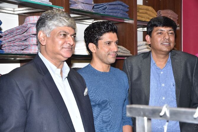 Linen Club Thane Store Launch by Farhan Akhtar
