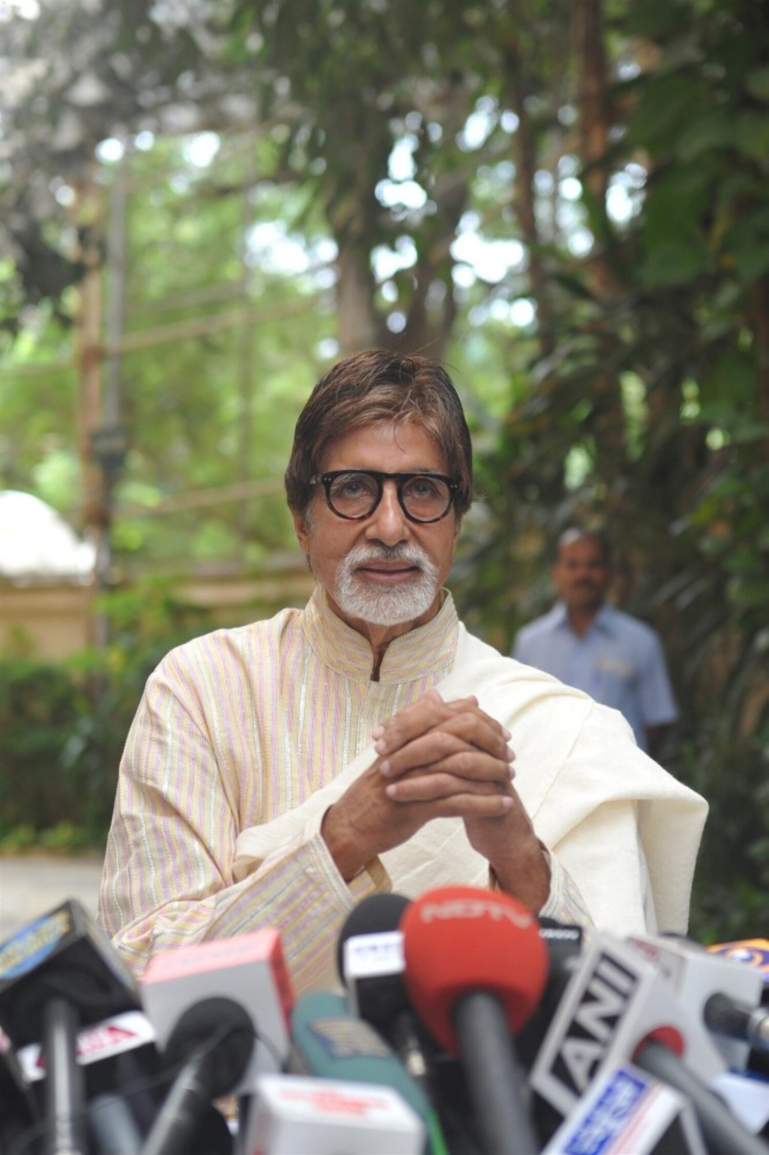 Amitabh Bachchan announcing Dr Harivansh Rai Bachchan Memorial Trust on ...