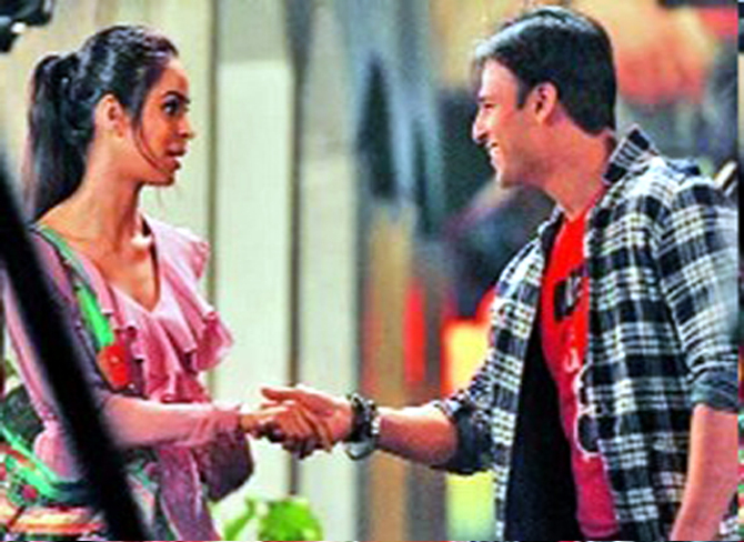 Mallika Sherawat and Vivek Oberoi in Kismat Love Paisa Dilli Song Photo